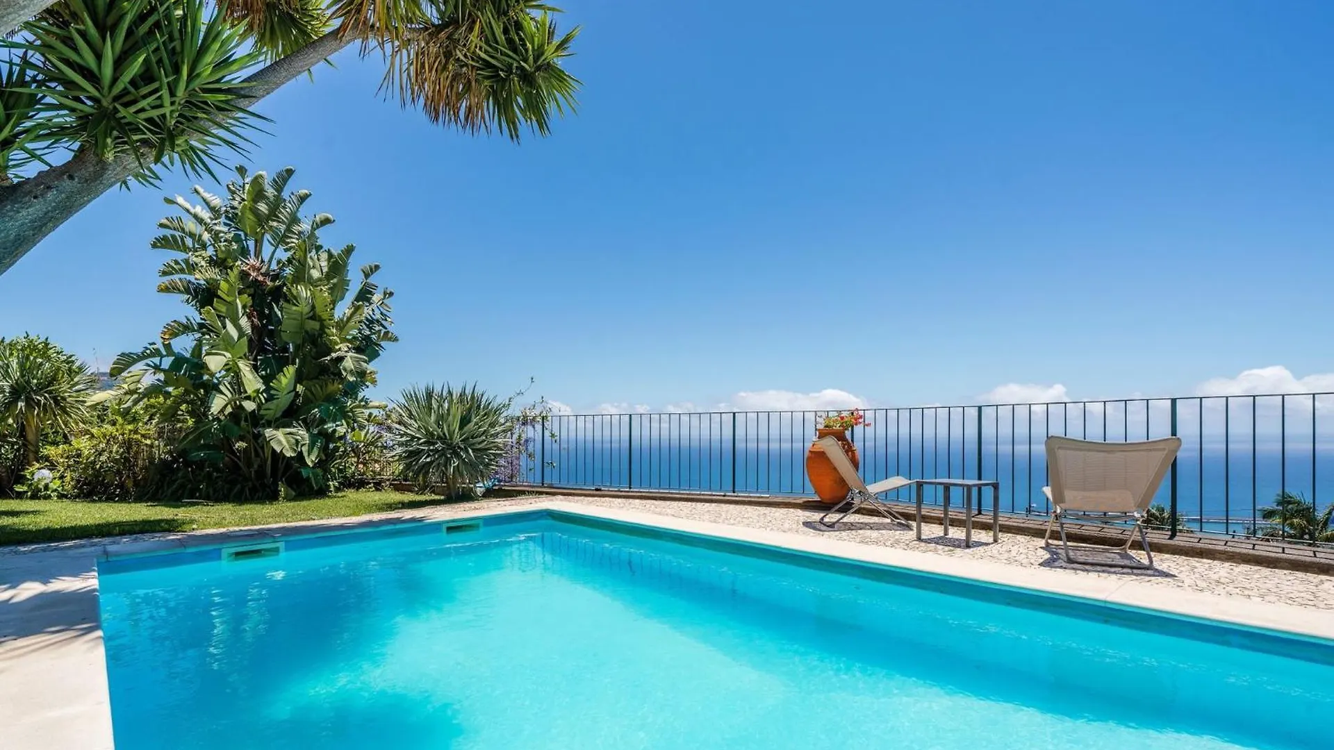 Magnificent Funchal Villa Quinta Dalegria 4 Bedrooms Panoramic Sea City Views Short Drive To Centre Portugalsko
