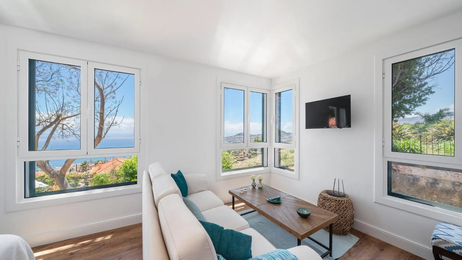 Magnificent Funchal Villa Quinta Dalegria 4 Bedrooms Panoramic Sea City Views Short Drive To Centre