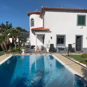  Apartment Funchal Apt- Sleeps 2 - Pool & Parking - Madeira
